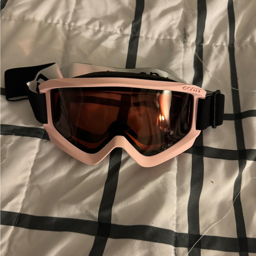 Snowboard goggles